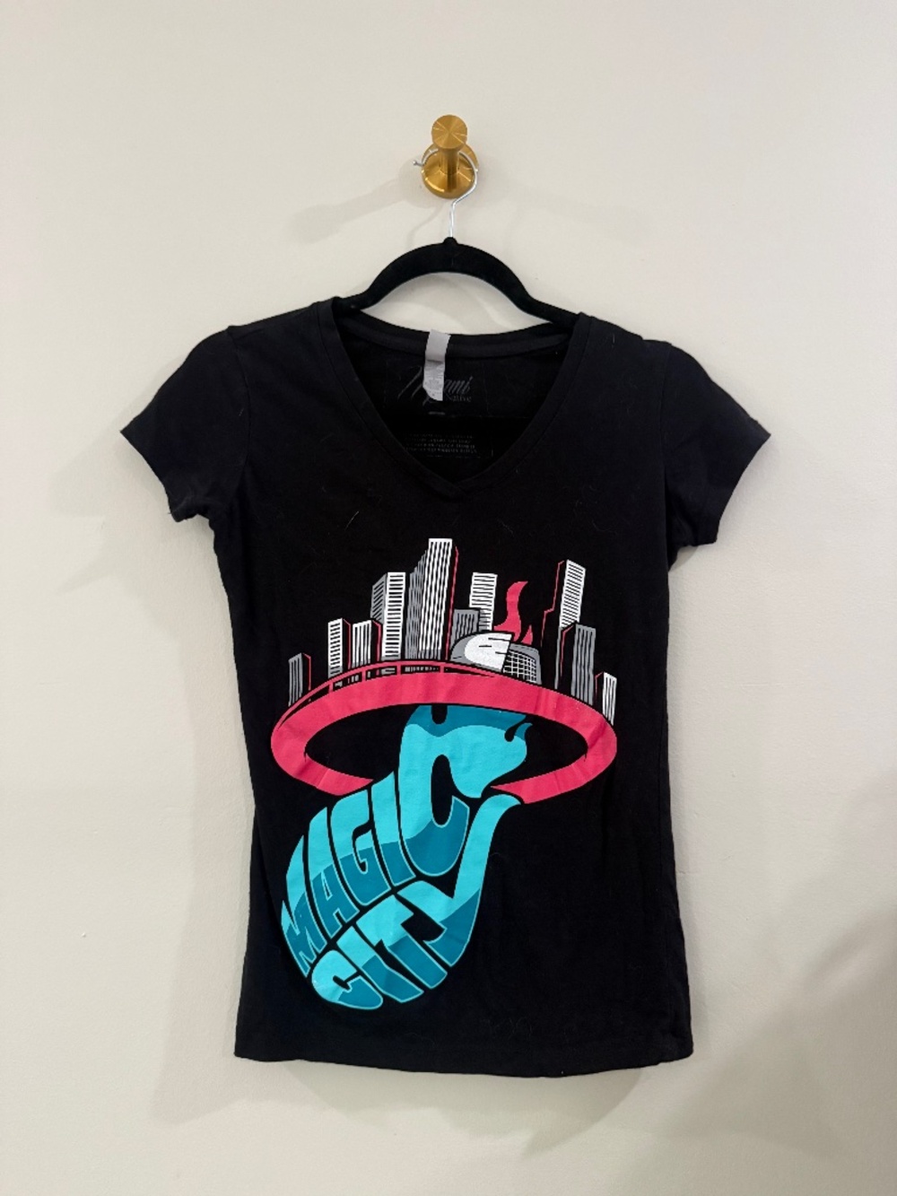 Miami heat - small -fitted tee shirt - vneck